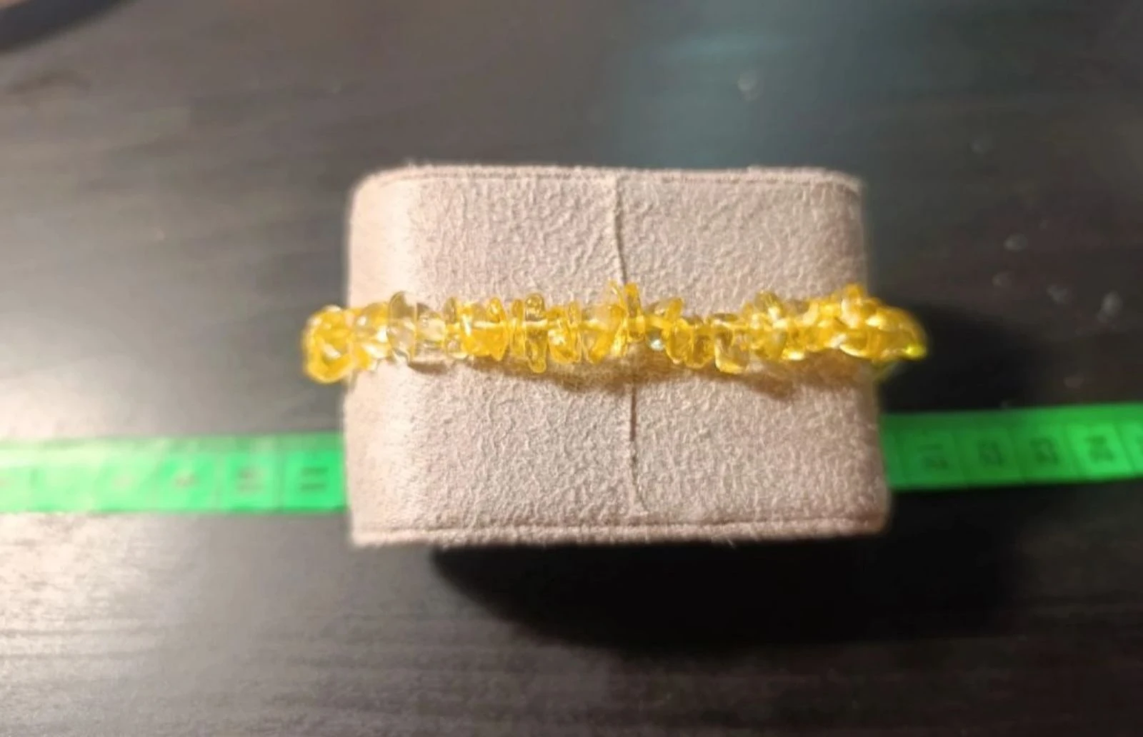 Elastische armband met gele acrylkralen – photo 4
